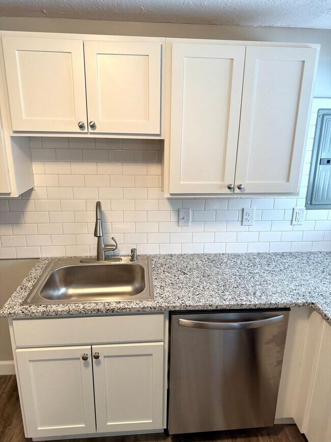 Building Photo - 309 Lesher Dr