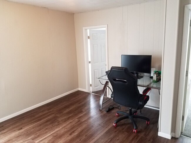 Building Photo - South Side 3 Bedroom House