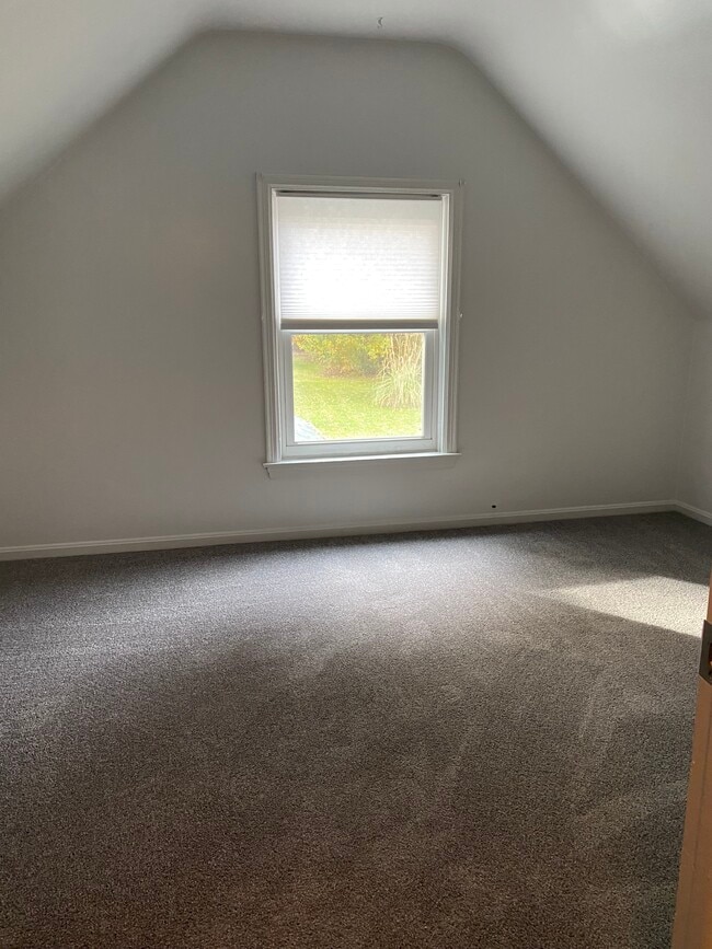 Building Photo - 1584 North Rd SE