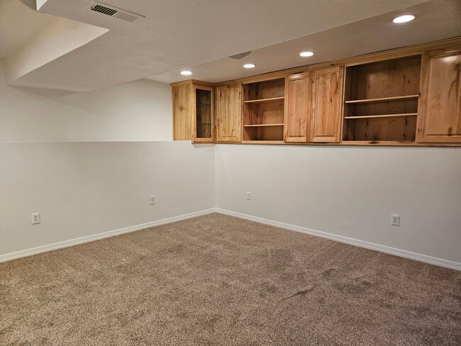 Building Photo - Beautiful 3 Bedroom/2 Bathroom in Bountiful