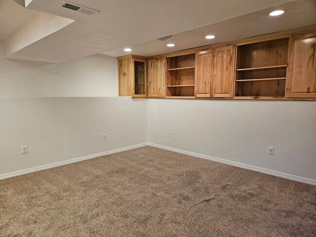 Building Photo - Beautiful 4 Bedroom/2 Bathroom in Bountiful
