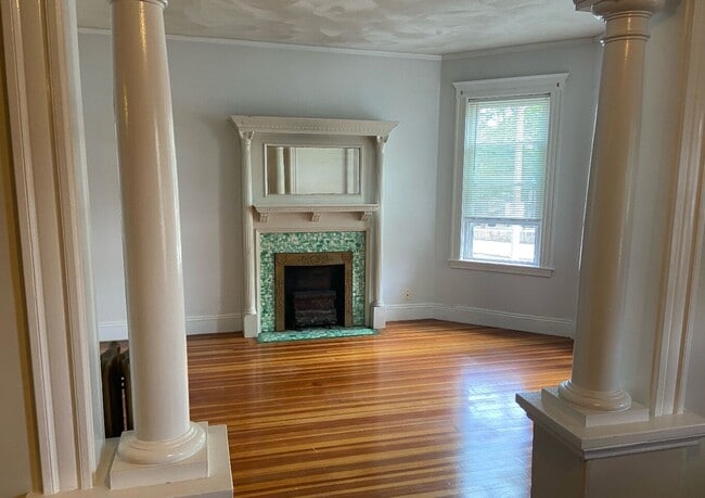 Primary Photo - Gorgeous, Spacious Victorian-style Apt w/ ...