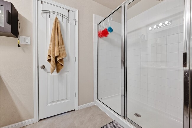 Building Photo - 8007 Carillon Way