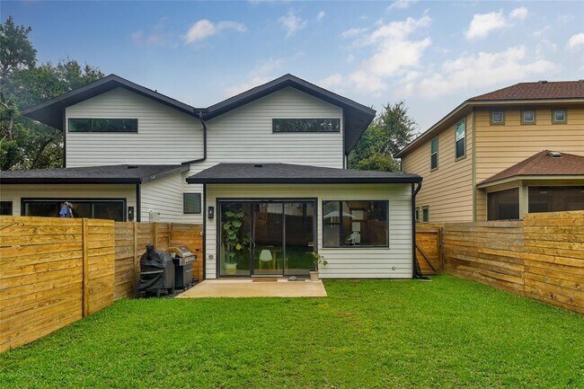 Building Photo - 3401 Minnie St