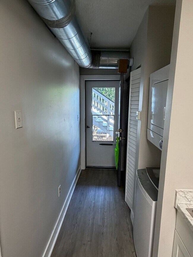 Building Photo - 2014 Idlewood Ave