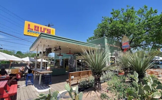 Building Photo - 2009 Canterbury St