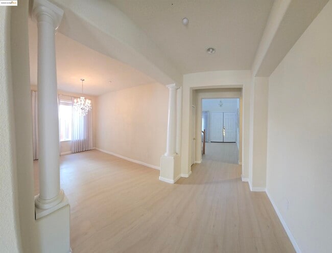 Building Photo - 988 Chamomile Ln