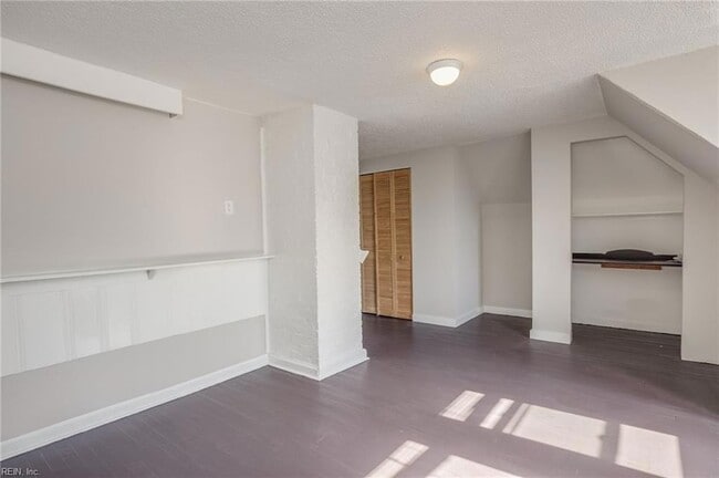 Building Photo - 3901 Newport Ave