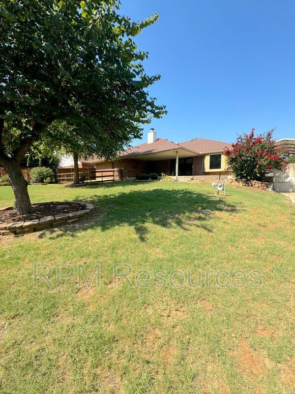 Building Photo - 12000 Hollyrock Dr