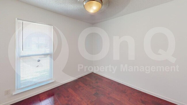 Building Photo - 217 Creekside Ln