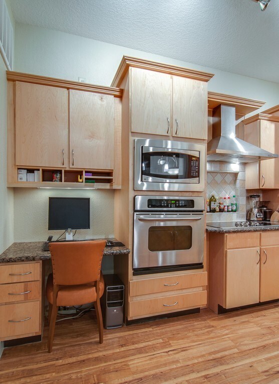 Building Photo - Available NOW! 2-Bed/2-Bath Hillsboro/Belmont