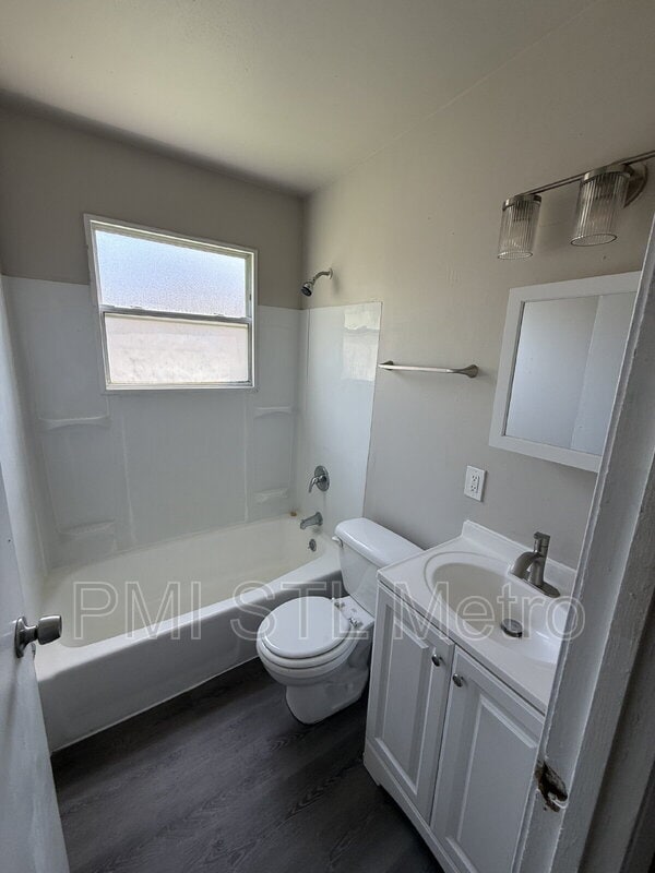 Building Photo - 10557 Castle Dr