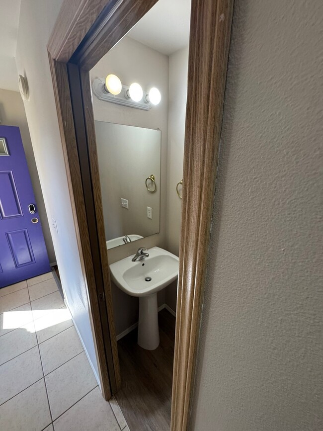 Building Photo - 207 Kansas St SW