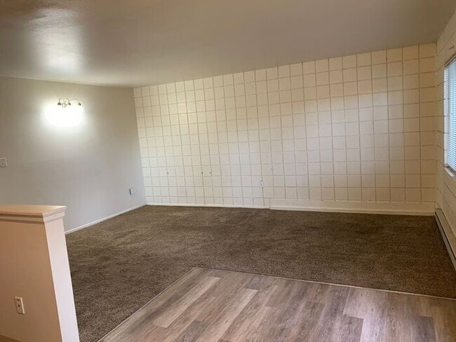 Building Photo - 1/2 Off First Month! Ground-Floor 1-Bedroom Near City Park