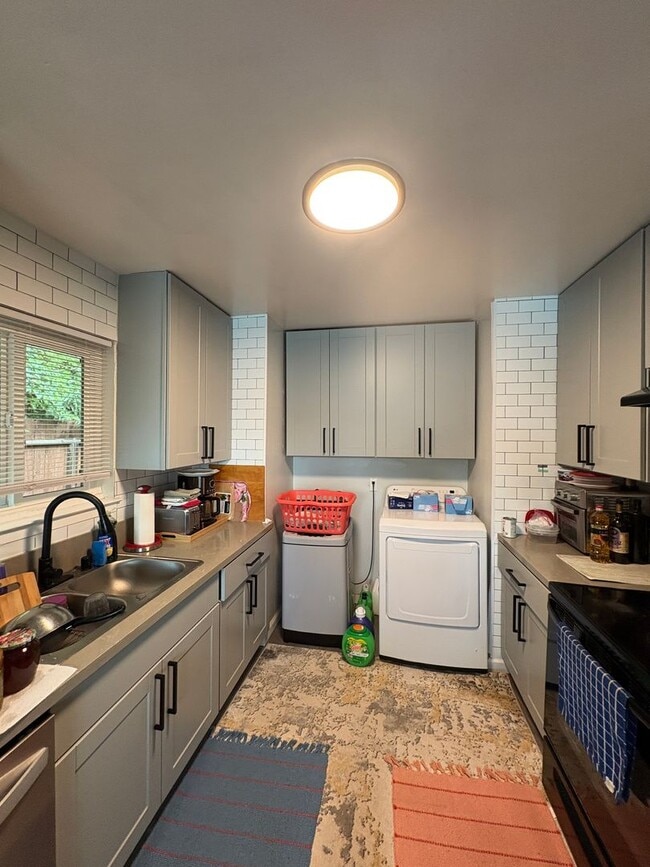 Building Photo - 5404 Gibbons Dr