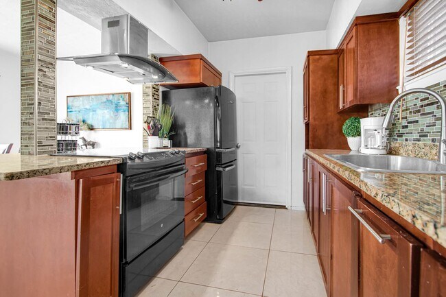 Building Photo - Furnished 3 bedroom, 2 bath home in Northeast El Paso!