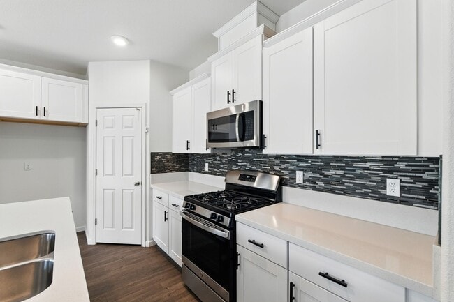 Building Photo - Modern, solar-ready, 3 bed / 2 bath House ...