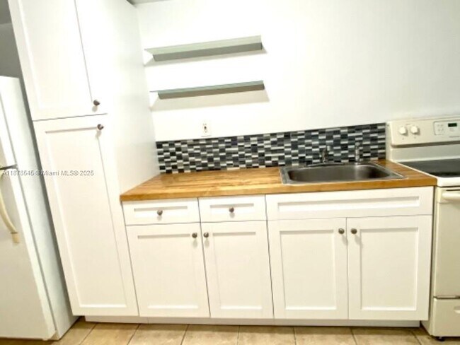 Building Photo - 4307 SW 9th St