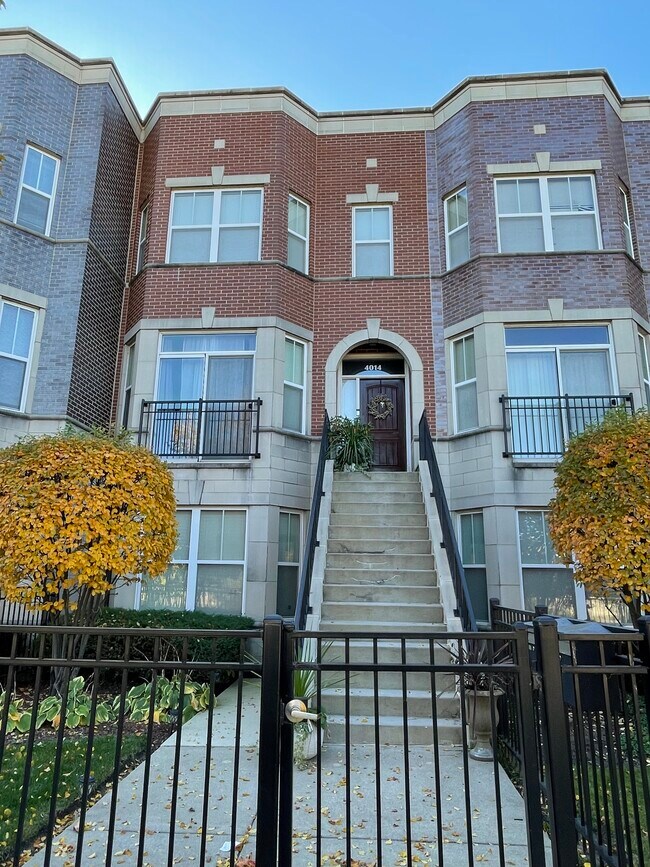 Primary Photo - 4014 S Oakenwald Ave