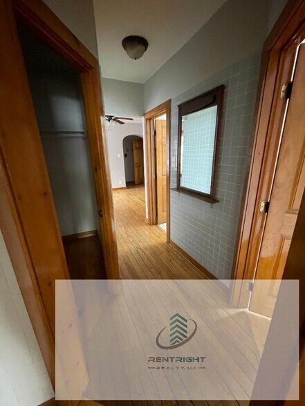 Building Photo - 5039 N Springfield Ave