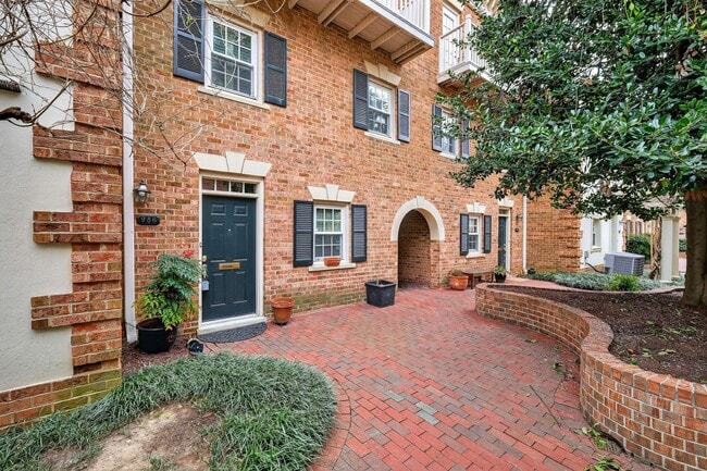 Building Photo - Exceptional residence in the heart of Old Town Alexandria