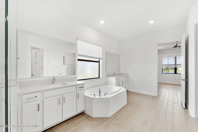 Building Photo - 1082 Great Belt Cir