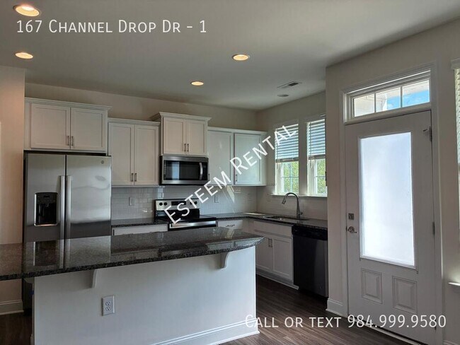 Building Photo - 167 Channel Drop Dr