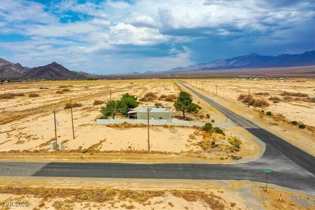 Building Photo - 5610 N Linda St