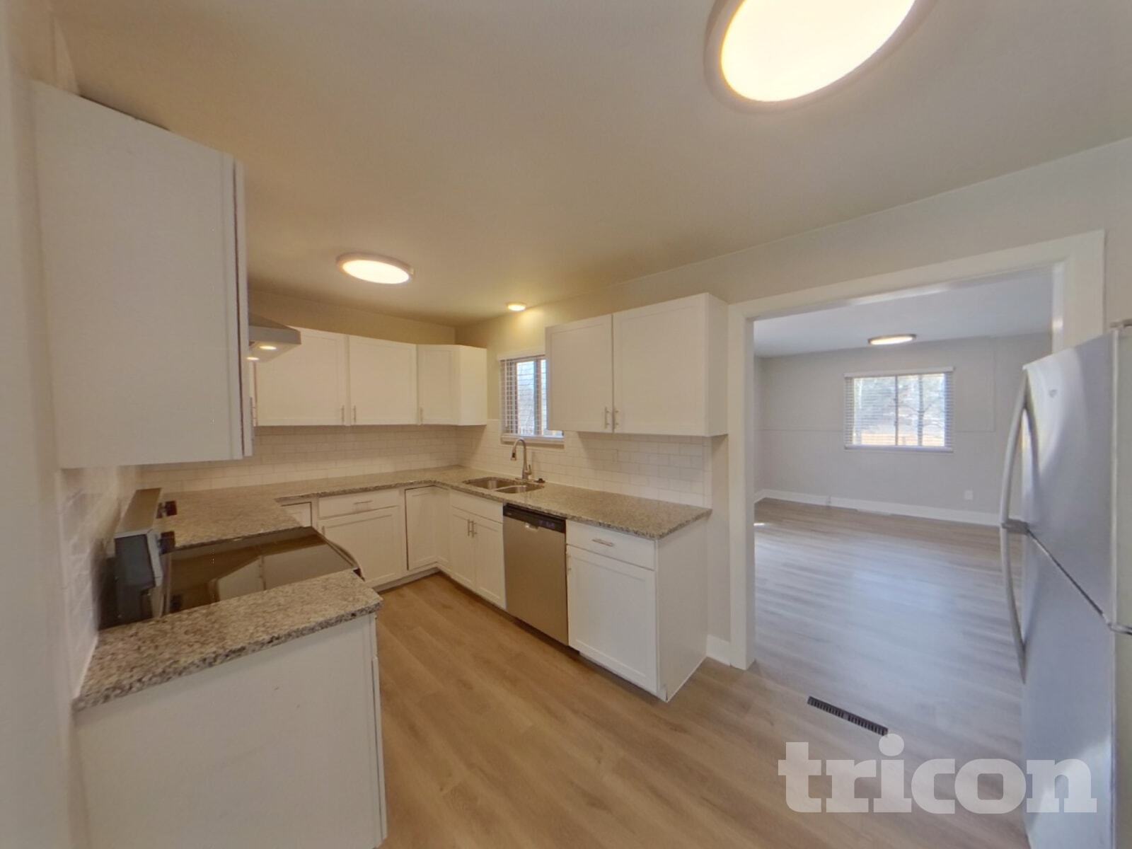 Building Photo - 3514 E La Salle St