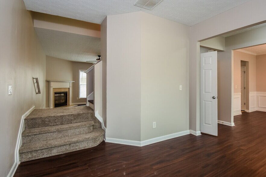 Building Photo - 701 Sweet Spice Way