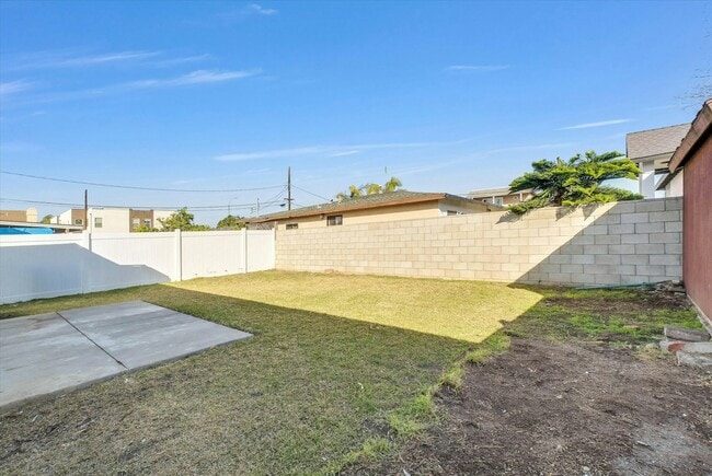 Building Photo - 18442 Patterson Ln