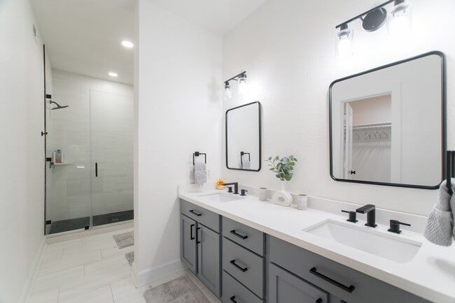 Building Photo - 3103 Hemingway Dr