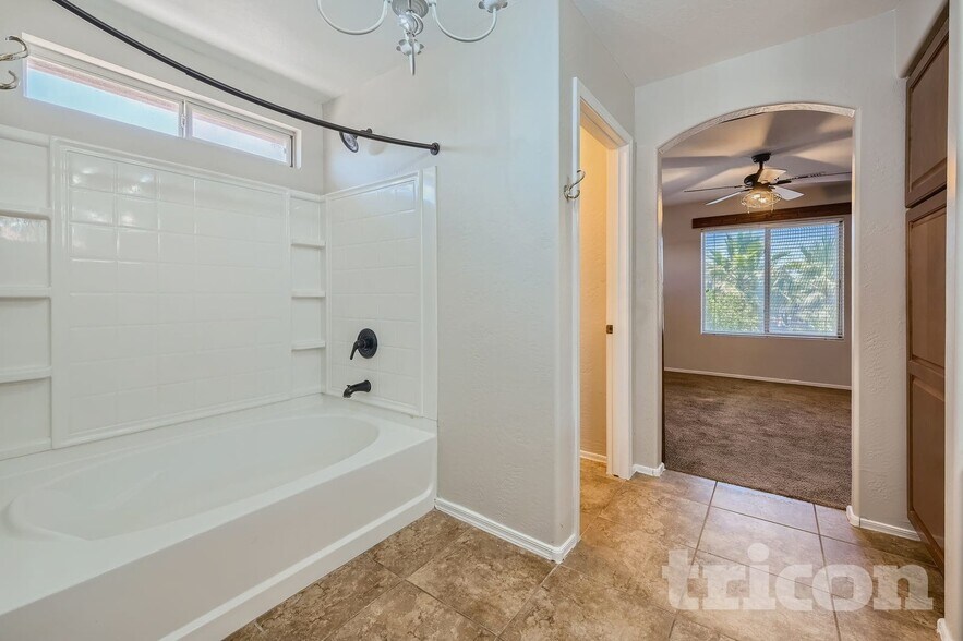 Building Photo - 1351 E Stirrup Ln