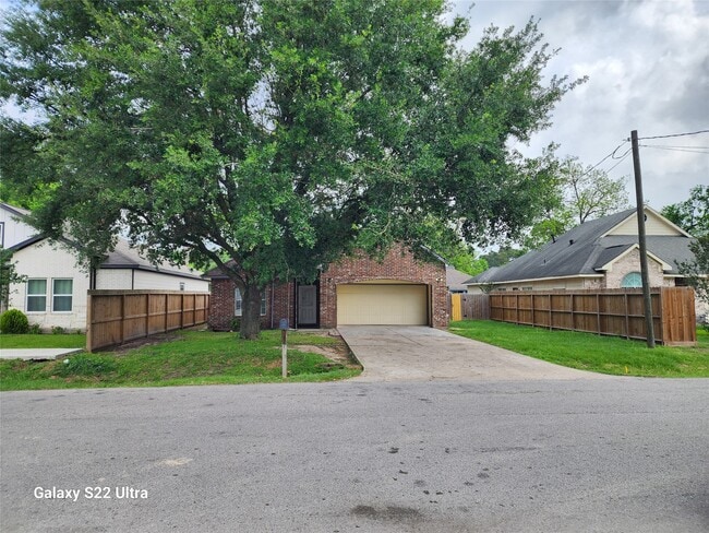 Building Photo - 1926 Wavell St