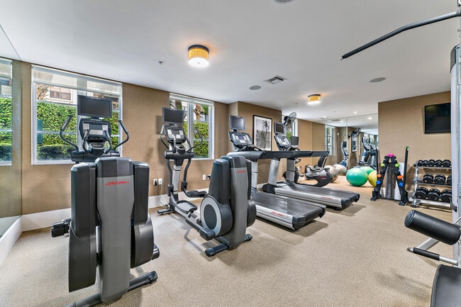 Building Photo - 155 S Ocean Ave