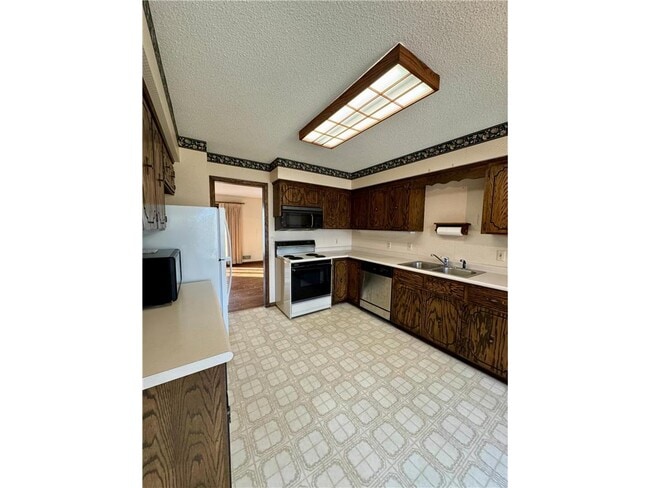 Building Photo - 3601 125th Ave NE