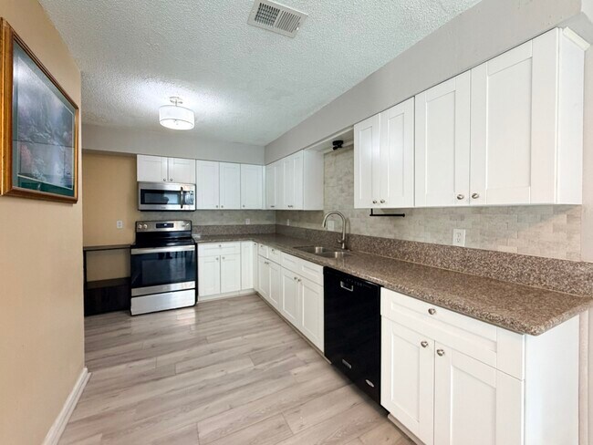 Building Photo - 6506 Briar Glade Dr