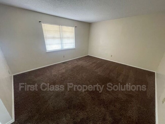 Building Photo - 6300 N Wildewood Dr