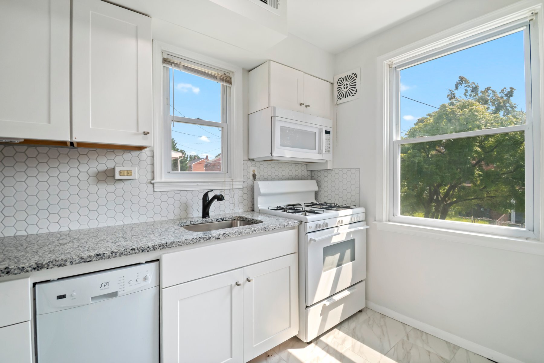 Building Photo - 3920 Wilke Ave
