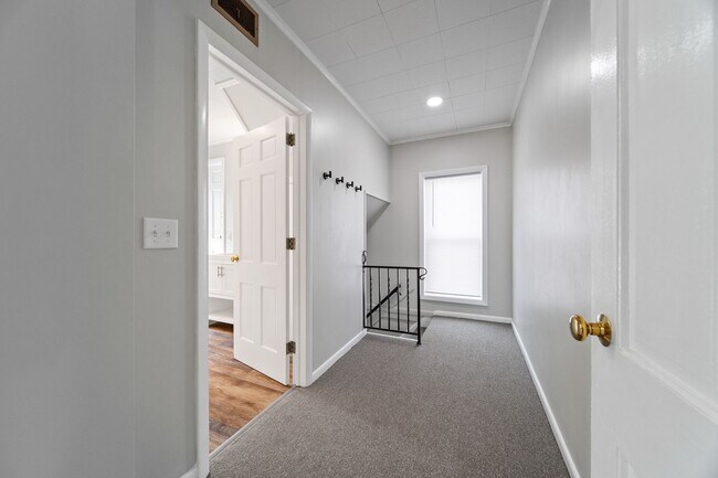 Building Photo - 801 W 26th St