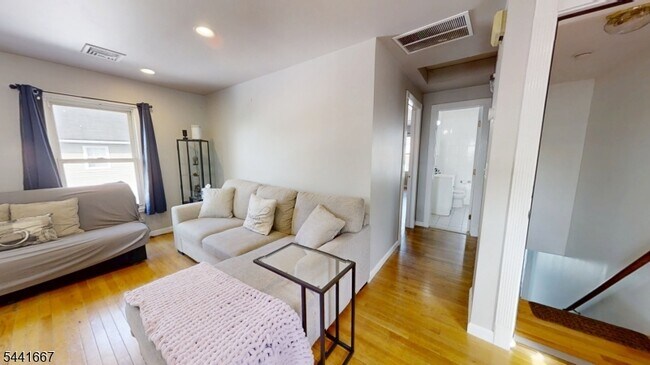 Building Photo - 408 Forest St