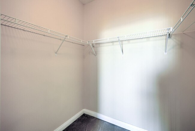 Building Photo - SW- 2 Bedroom Condo!