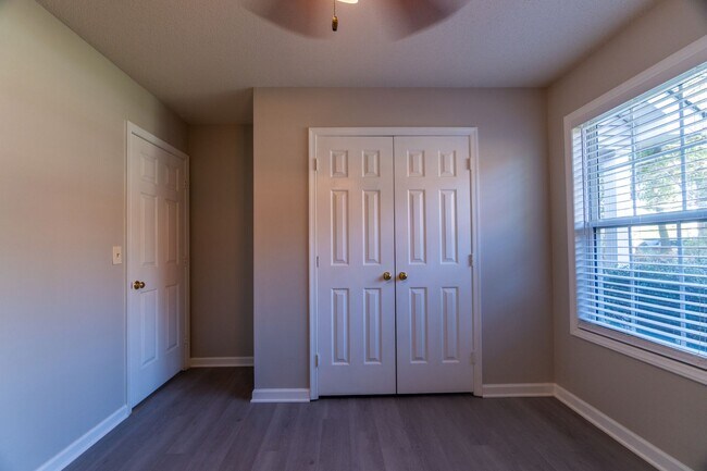 Building Photo - Beautiful 3 Bed 2 Bath home located in Greensboro!