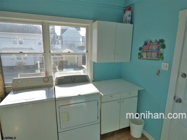 Building Photo - 875 Stenton Pl