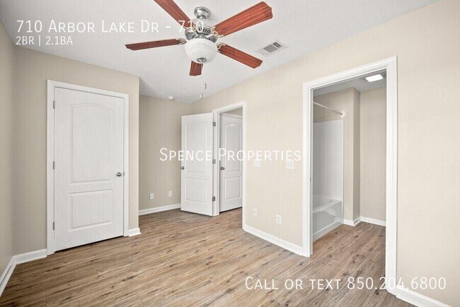 Building Photo - 722 Arbor Lake Dr
