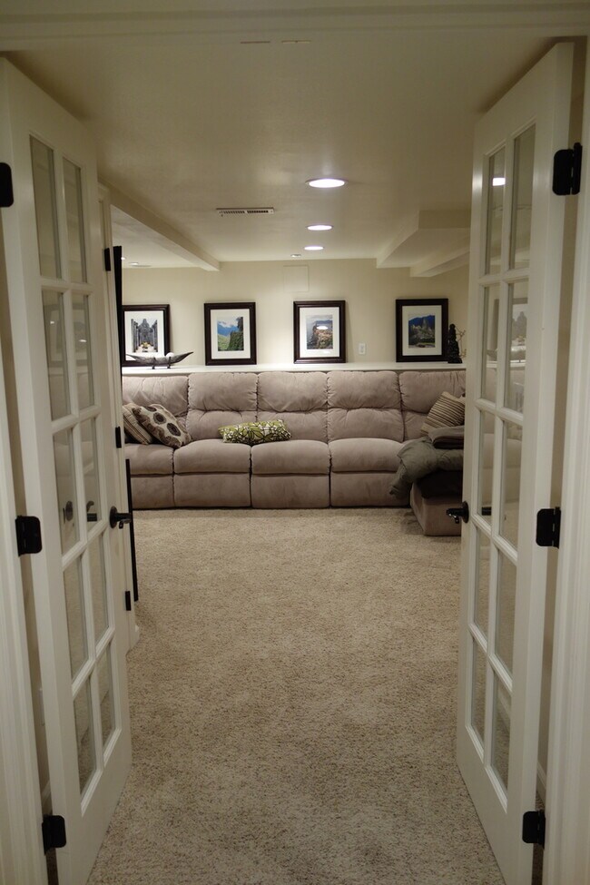 Building Photo - Updated Bungalow in Prime Highland's Location