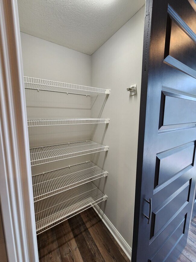 Building Photo - Deluxe Condo  In Center Street Townes Springfield, OH