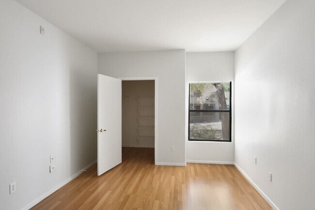 Building Photo - Great 2 Bed, 2 Bath First Story Condo In Northwest Vegas