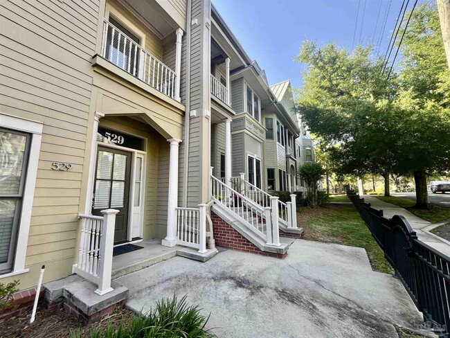 Building Photo - 529 N Spring St