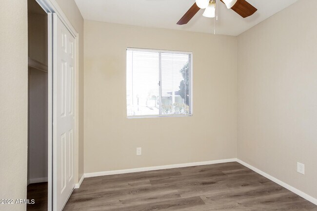 Building Photo - 510 N Tercera Ave